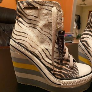 Wedge, zebra pattern shoe.